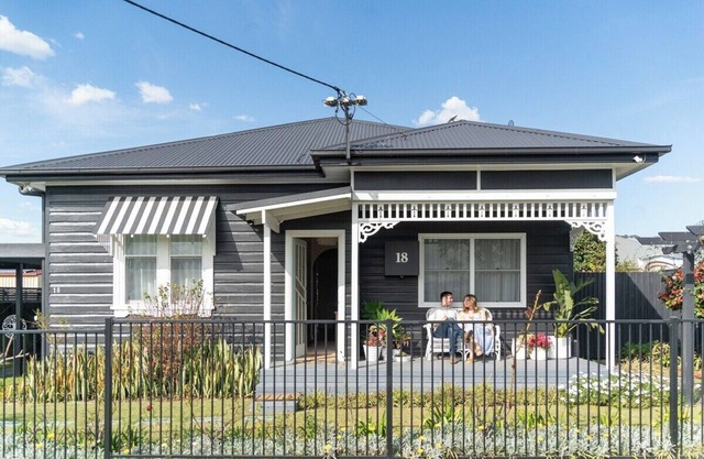 Maggie’s the Little Black Cottage - In the Heart of the Hunter Valley