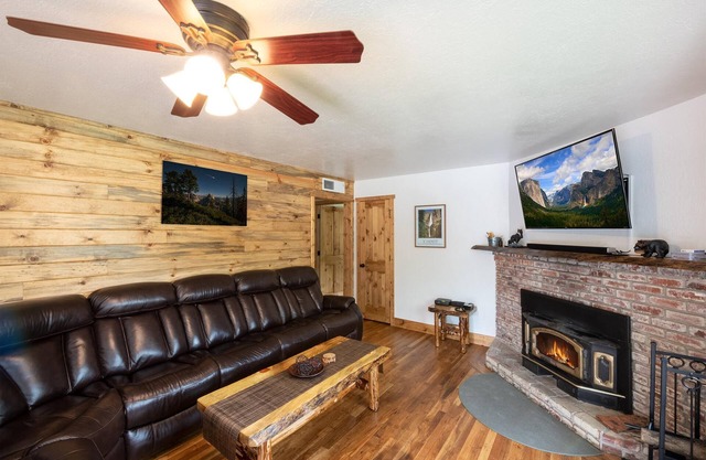 Parkside, A / C, Netflix, Pas de frais de nettoyage! Vivez la magie de Yosemite! Magic Escape est un ...