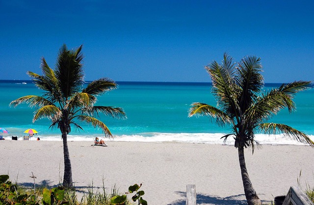 Resort style 10+ acres / Direct waterfront / Near Beaches Bars & Restaurants!!!