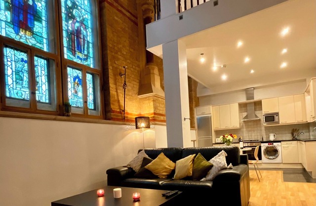 Magical Converted Church Duplex Apartment, Close to Harry Potter Studios