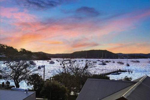 Magical Hardy's Bay Waterfront Apartment