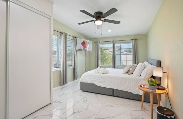 Magical Hideaway: Cozy 5-Bedroom Home near Disney!