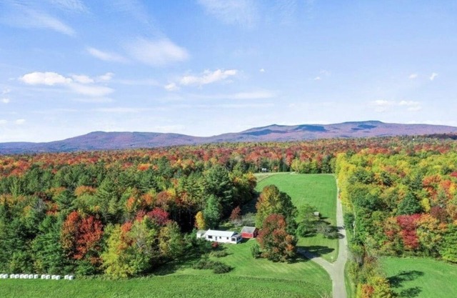 Magical spot w-views -3 BR home - idyllic retreat yet close to everything
