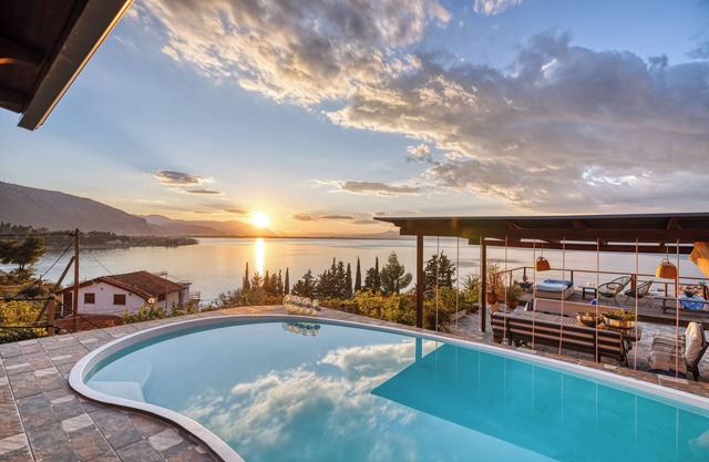 Vue Magique, Villa Asproneri, Kamena Vourla