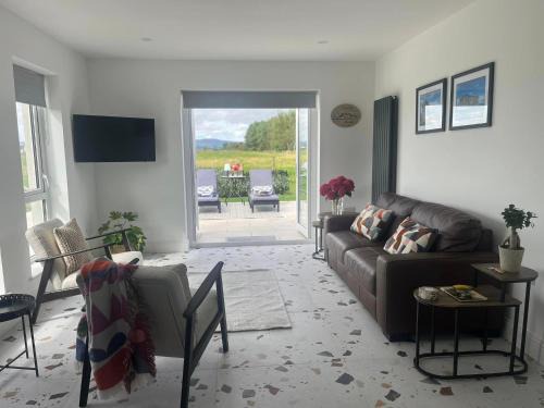 Magilligan - Cottage - Sleeps 6 - Parking - Garden