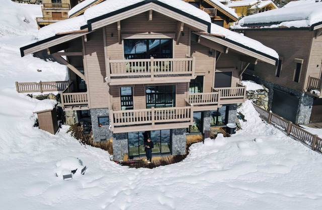 MAGNIFIQUE CHALET DE LUXE AVEC TOUTES PRESTATIONS HAUT DE GAMMES