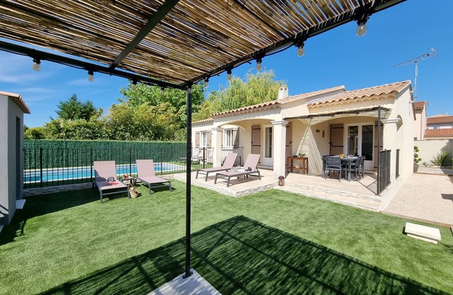 Magnifique villa avec piscine chauffée à 7 minutes du centre ville