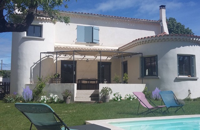 Magnifique maison avec piscine composée de plusieurs appartements.