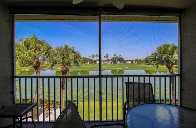 Magnificent 2 BR Lakefront Condo in Heritage Oaks