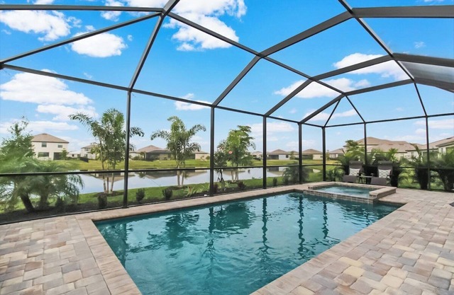 Magnificent 4/3 waterfront pool home in Lorraine Lakes