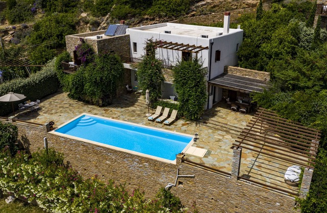 Villa luxueuse, piscine privée, vues imprenables sur la mer, 100 km de sentiers de randonnée
