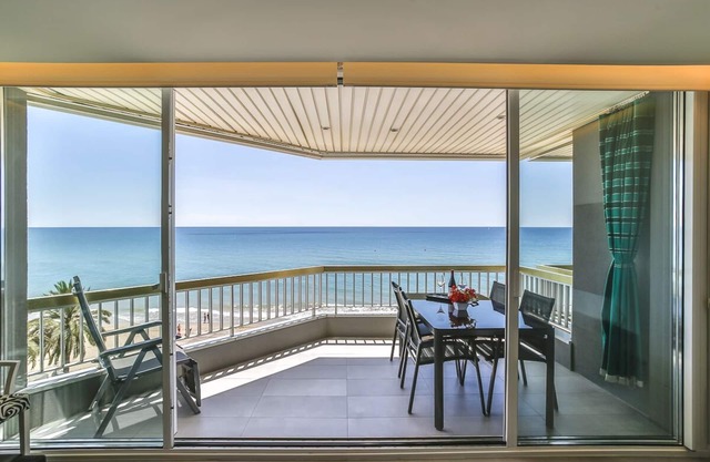 EN CALAFELL; MAGNIFIQUE APPARTEMENT EN FRONTLINE (HUTT9779) .Gratuit WiFi