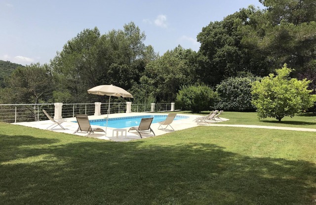 Magnifique rez-de-jardin, piscine privée, sans vis-à-vis, rivière à 100m