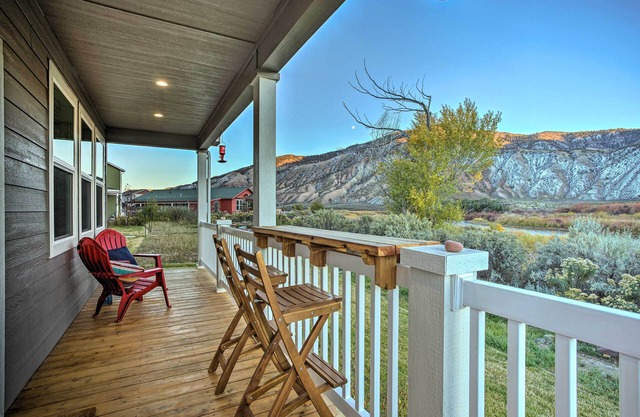 Magnificent Gypsum Retreat on the Colorado River!