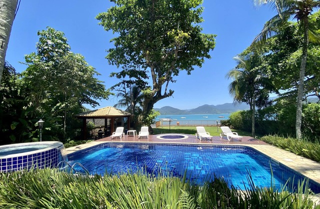 Magnifique maison debout dans le sable 4 suites (toutes avec air.) Piscine et bain à remous