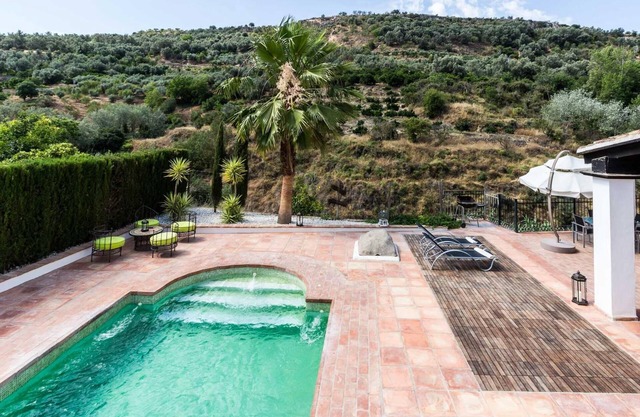 Magnifique maison avec piscine, jardin et vue