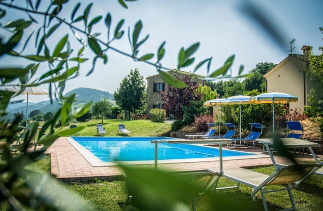 Villa de luxe en pierre, chalet indépendant. Piscine privée. Superbe emplacement et vues! Wifi