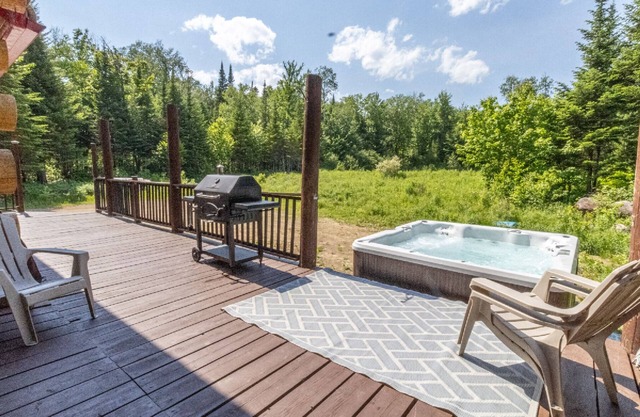 Magnifique chalet en bois rond situé à moins de 30 minutes de Québec.