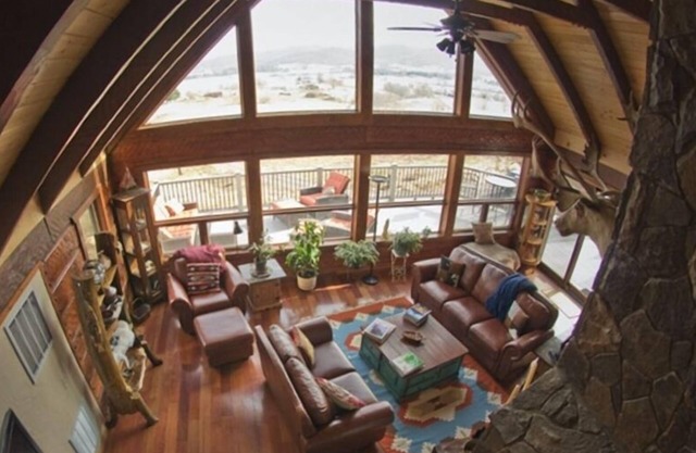 Magnifique maison en bois rond, 60 acres privés - Superbes vues sur la montagne SUN DANCER