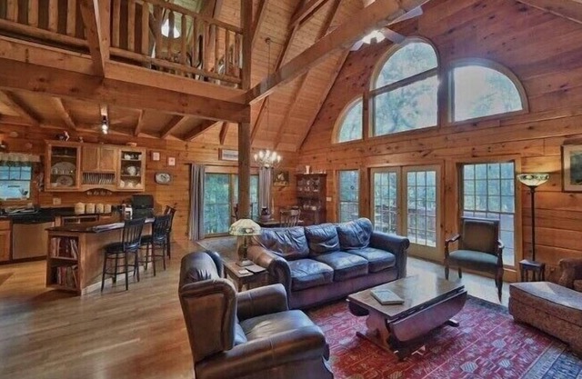 💥💥Magnificent Log Home Retreat in The Hideout!!🔥🔥