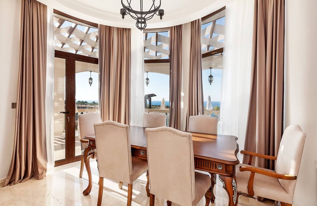 Magnifique Villa de luxe avec piscine privée et superbe vue mer et montagne