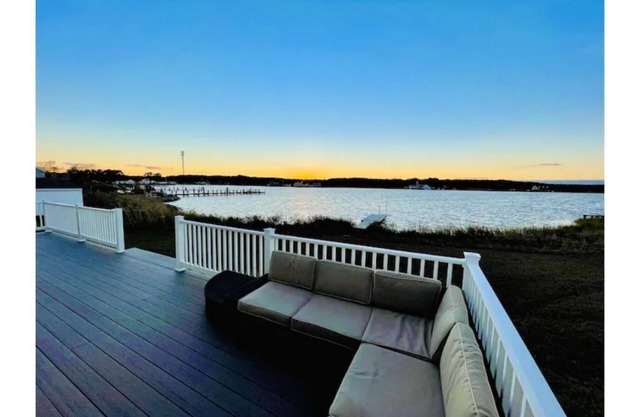 Magnificent Madison's private bay getaway home!