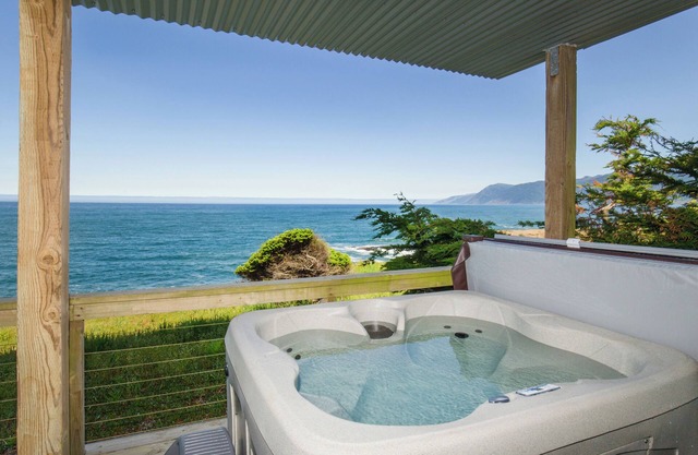 Magnificent Oceanview! by OceanviewHotTubs Tesla Charging Shelter Cove, CA