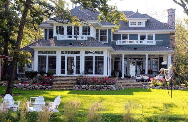 LA MAGNIFIQUE MAISON DU LAC D'OCONOMOWOC VOUS ATTEND!