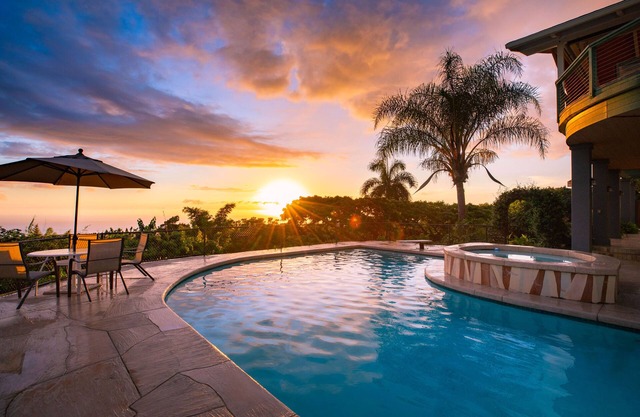 Spectaculaire !! Piscine privée et bain à remous - vue à 180 degrés sur l'océan; U pick Orchard
