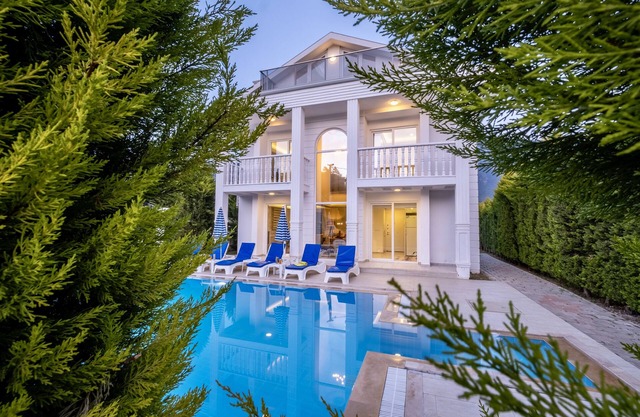 Magnificent view of Babadağ Mountain Ölüdeniz Villa