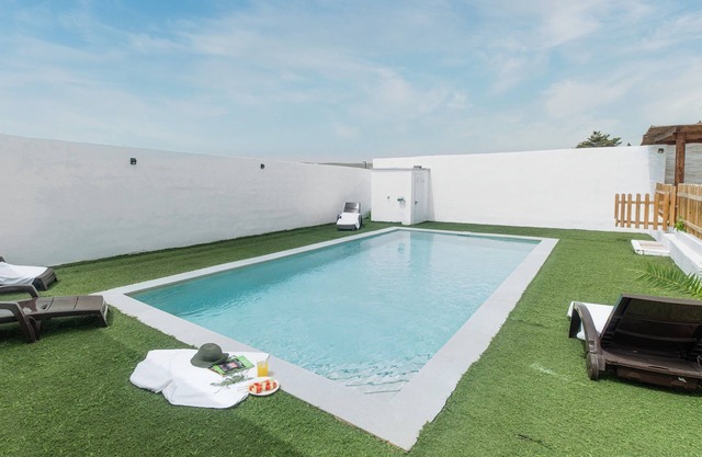 Magnifique villa: 2 piscines privées, barbecue, jardin et parking. 13 per. À Padul