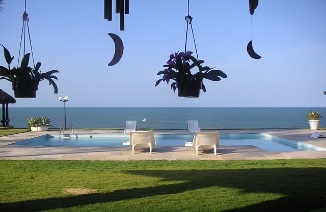 MAGNIFIQUE VILLA EN FRONT DE MER
