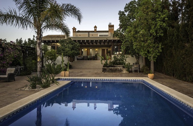 Magnifique Villa avec jardin et piscine, surplombant le golf
