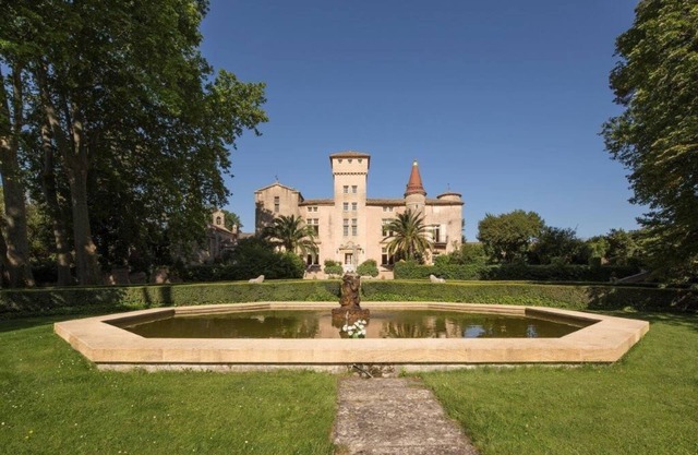 Château de style Renaissance Magnifique Dans A 160 Hectare propriété.