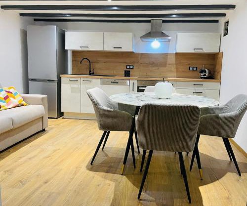 Magnifique appartement rénové Rez-de chaussée Parking Wifi