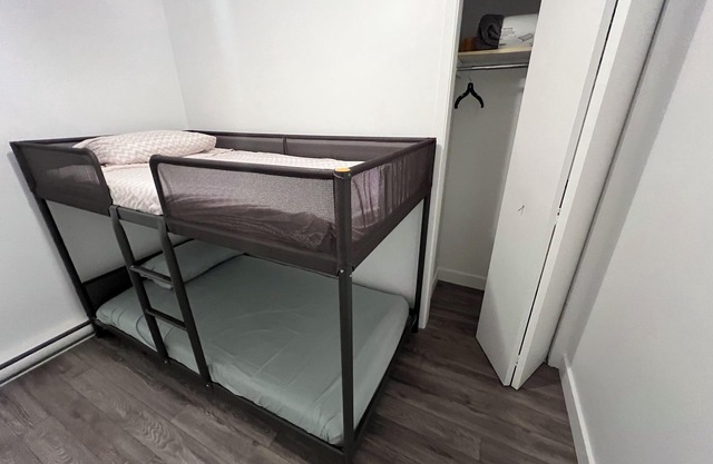 Magnifique Condo Rénové Split Level Près de Tous les Services