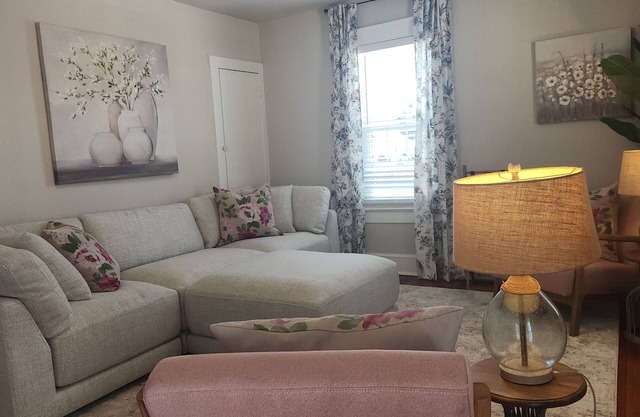 Magnolia Hideaway 2-BR Apt in center of Town of Colonial Beach