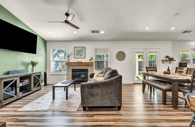 Valley Magnolia. Tranquil + Stylish. Near Hospital/Lemoore Base