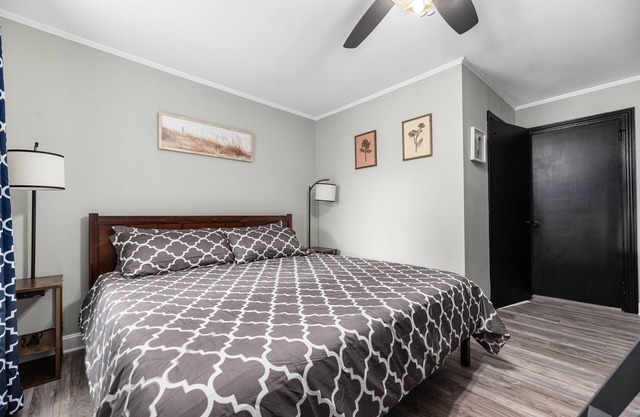 Magnolia Small Apartment w/ King-size Amenities- High Quality Beds & Pillows!