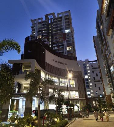 Magnus 3BHK Fully Furnished Flat - Gated Community, Club House, Pool