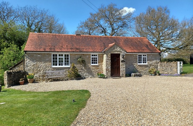Magpie Cottage, SOUTH BREWHAM
