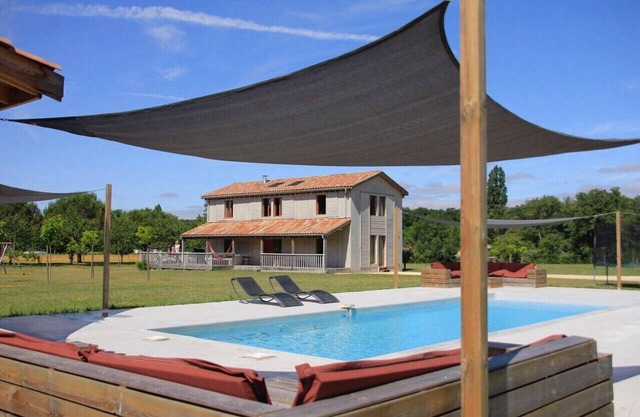 Maisons Les Ormes - belle maison de vacances, grand terrain, piscine