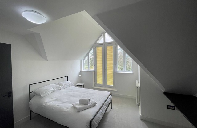 Maidenhead Fabulous Stylish Two Bedroom Penthouse