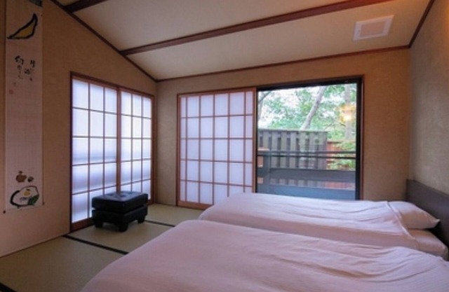 Main Building JapaneseWestern style room Sango 1 / Yufu Ōita
