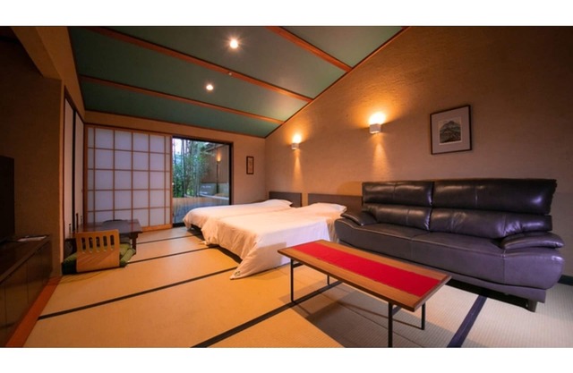 Main building JapaneseWestern style room with ope / Yufu Ōita
