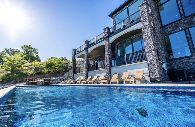 MAIN CHANNEL views, private pool, hot tub, man cave, and game room! Sleeps 30!