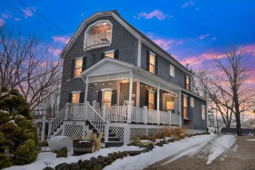 Main House - 3 Story 5 Bed/3 Bath - Wolfeboro