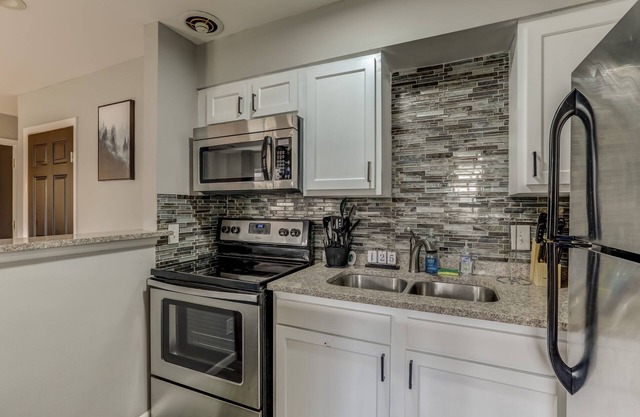 Main Street Luxury One Bedroom Apartment