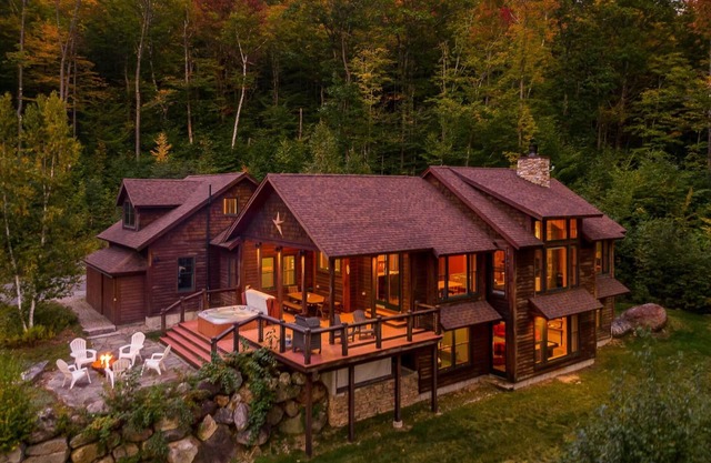 Maine Stay- Contemporary Mountain Home, Spectaular Outdoor Space!