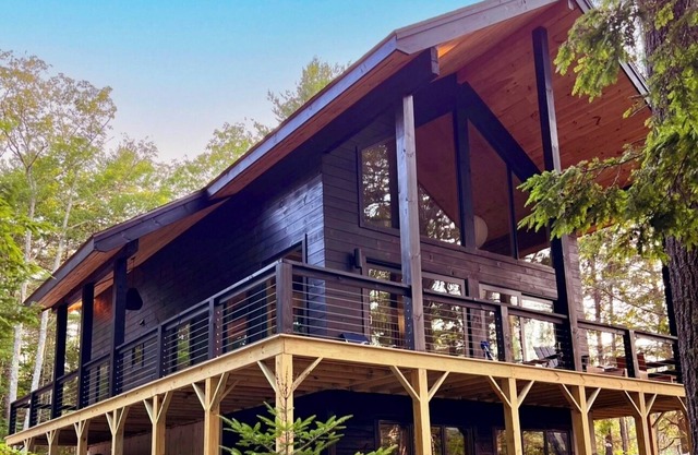Mainelandia! Stunning New Waterfont Home on Pleasant Cove!